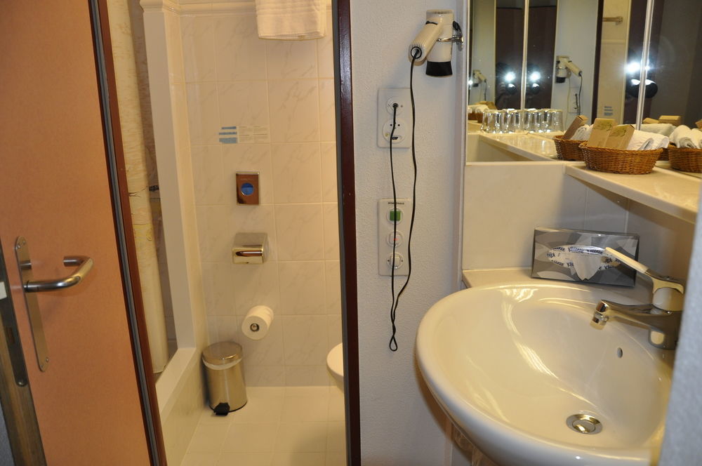 होटल Movenpick Benjaminn Monte Carasso